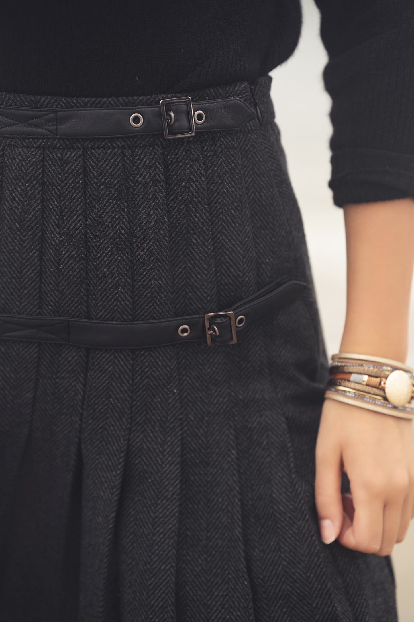 G716-BK - PLEATED SKIRT