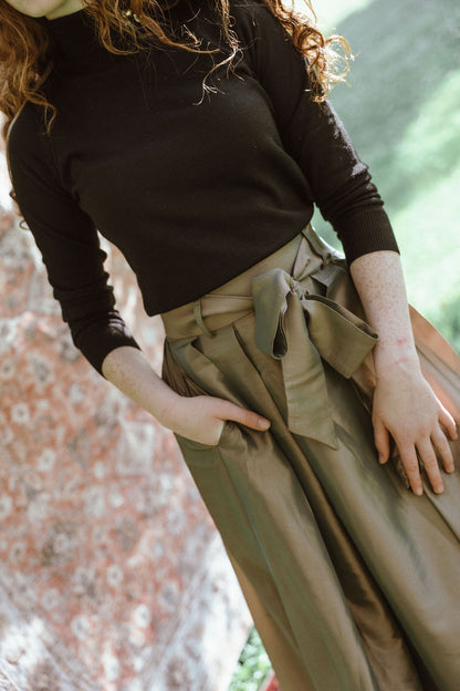 G990-NA - BOW DETAIL TAFFETA SKIRT