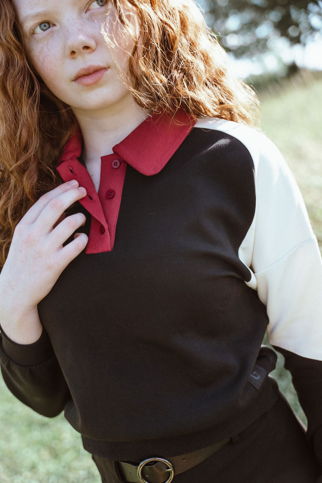 D930-BK - COLORBLOCK COLLAR TOP