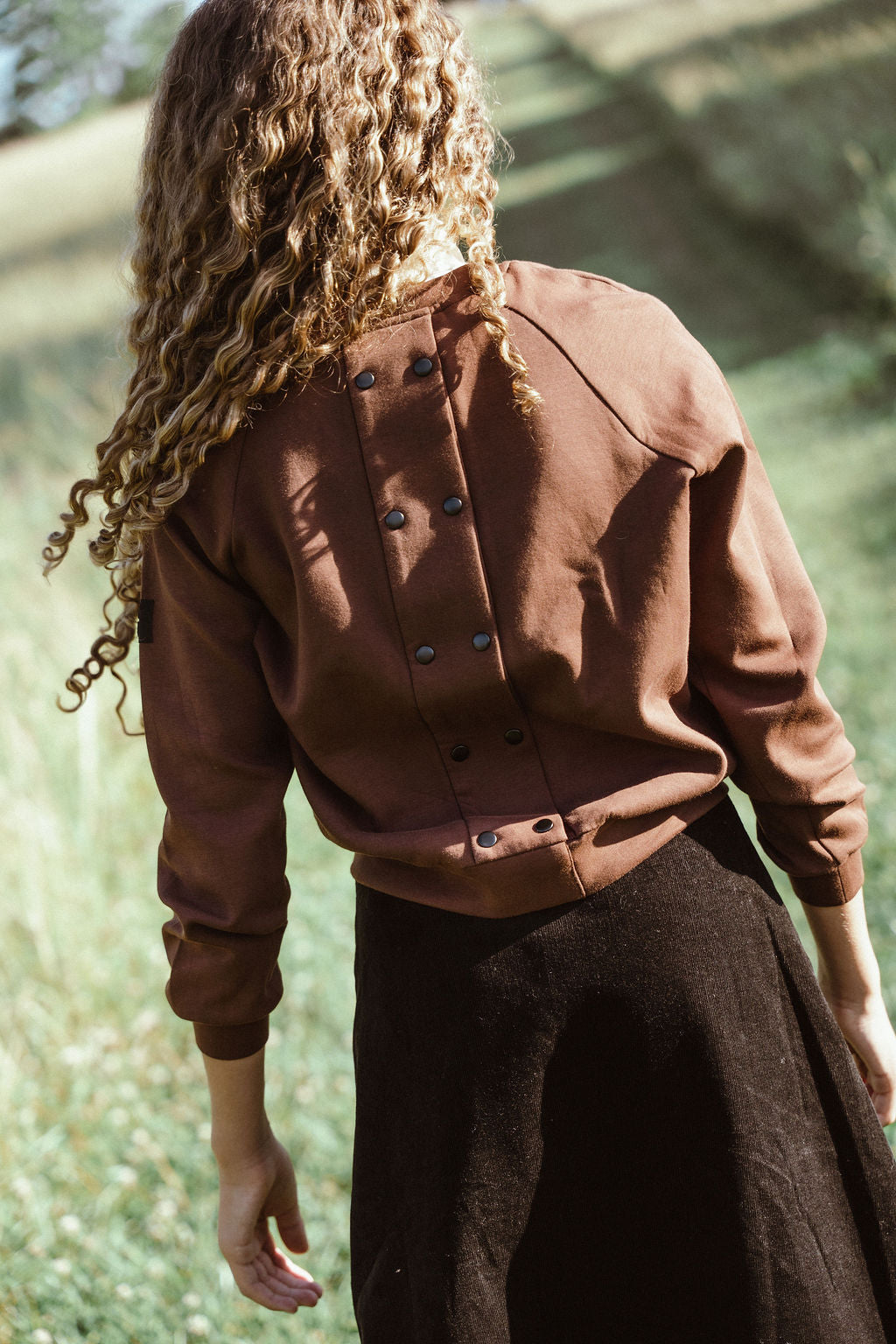 D928-BR - BACK SNAPS DETAIL TOP