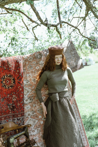G972-GN - TURTLENECK WITH BROOCH