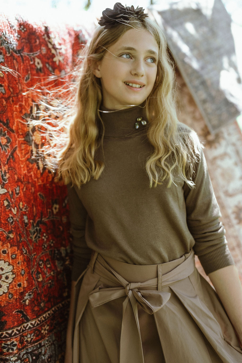 G972-TA - TURTLENECK WITH BROOCH