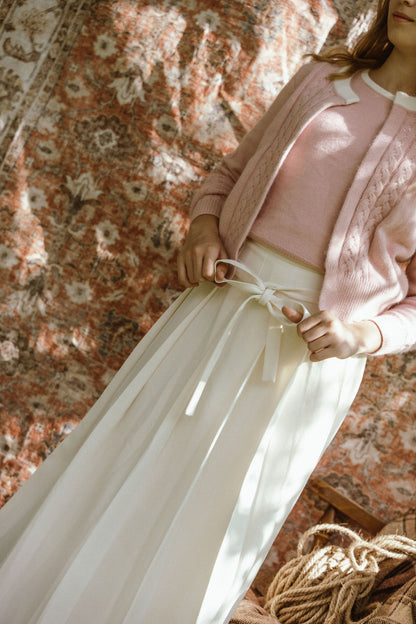 G986-BK - LOW WAISTED BELT PLEATED SKIRT