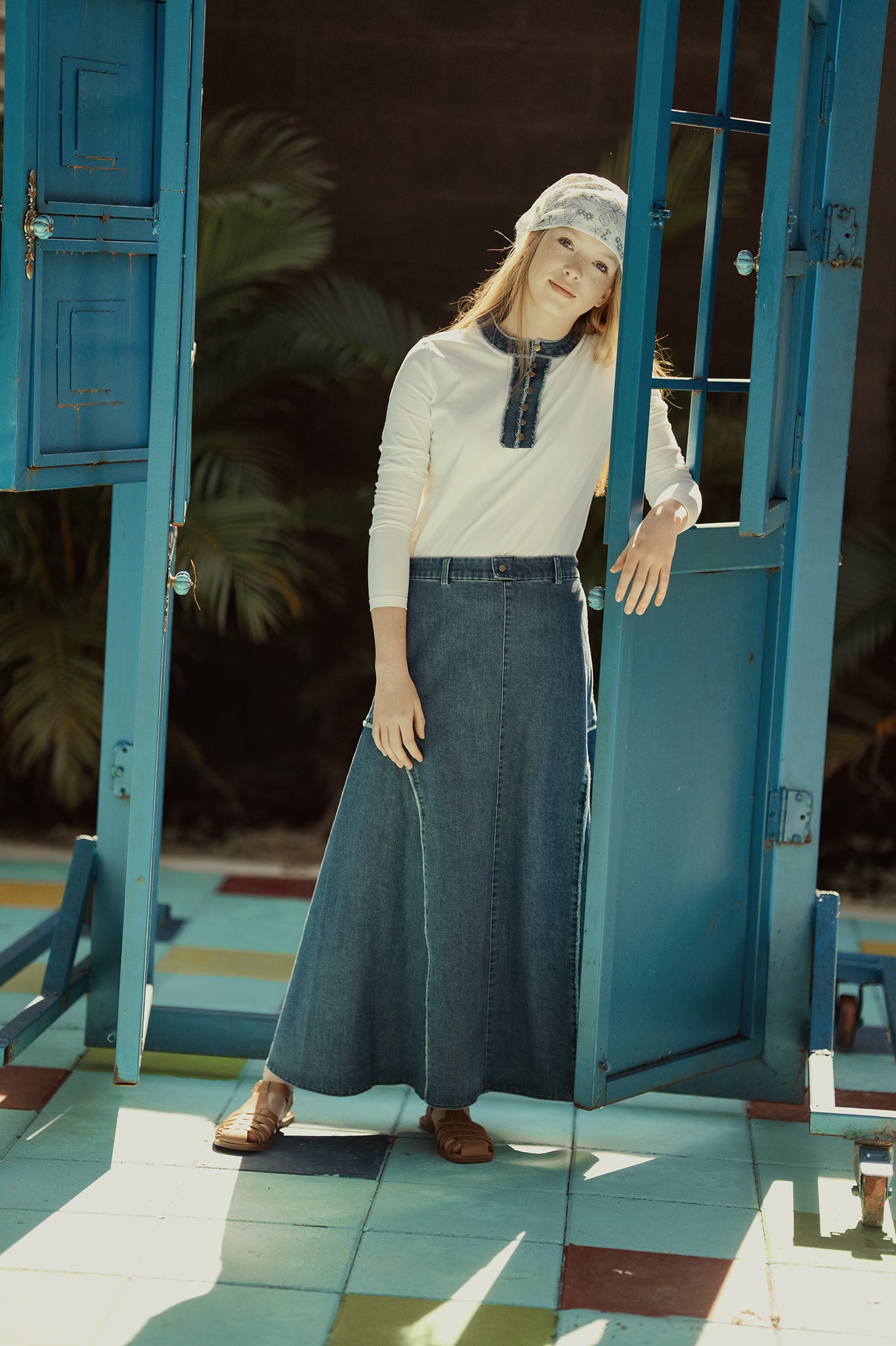 G890-DE - DENIM RAW EDGED SKIRT