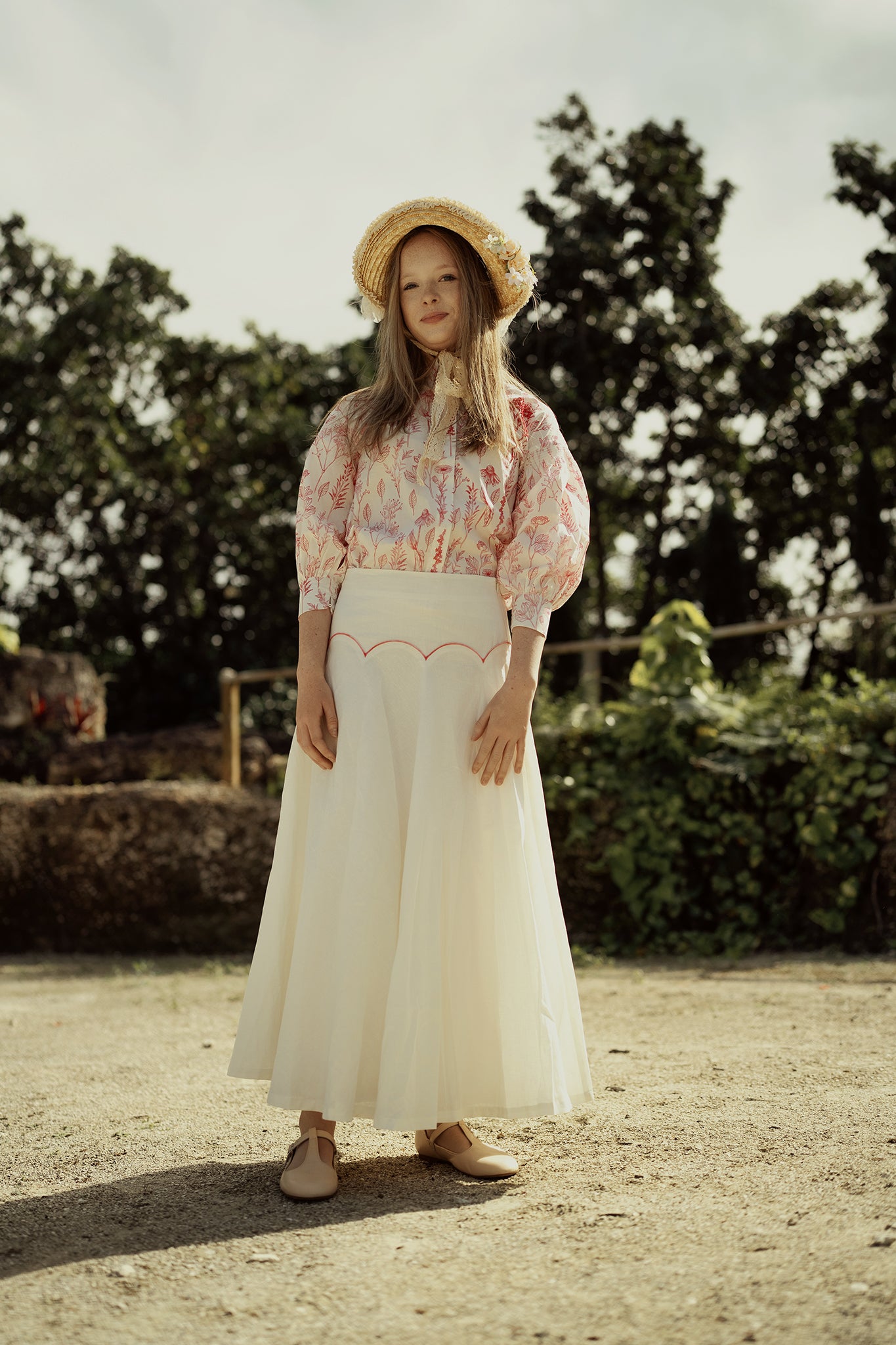 G869-WH - SCALLOPED SKIRT
