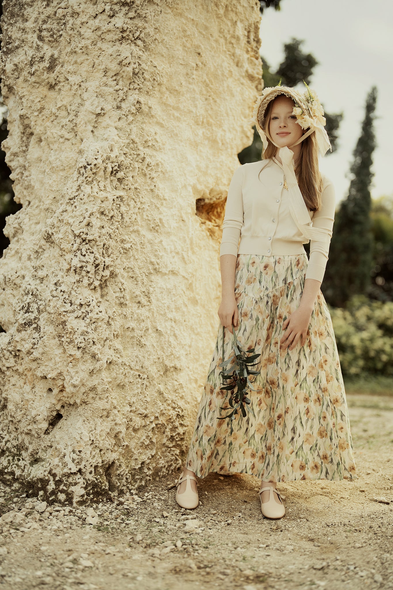 G852-WH - RHINESTONE BUTTON CARDIGAN