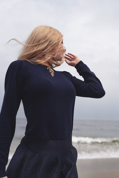 CREW NECK SWEATER