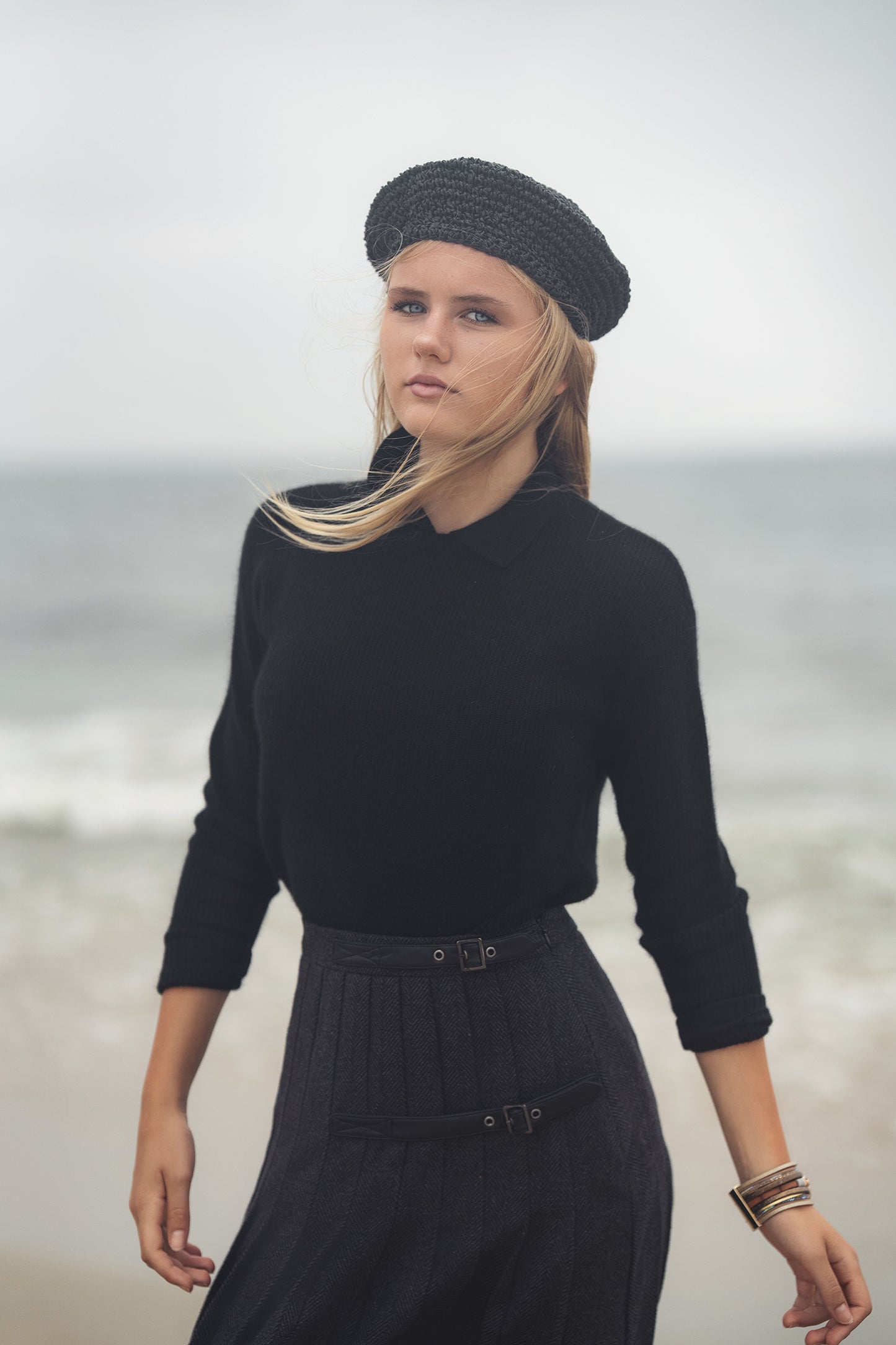 G758-BK - CREW NECK SWEATER WITH COLLAR